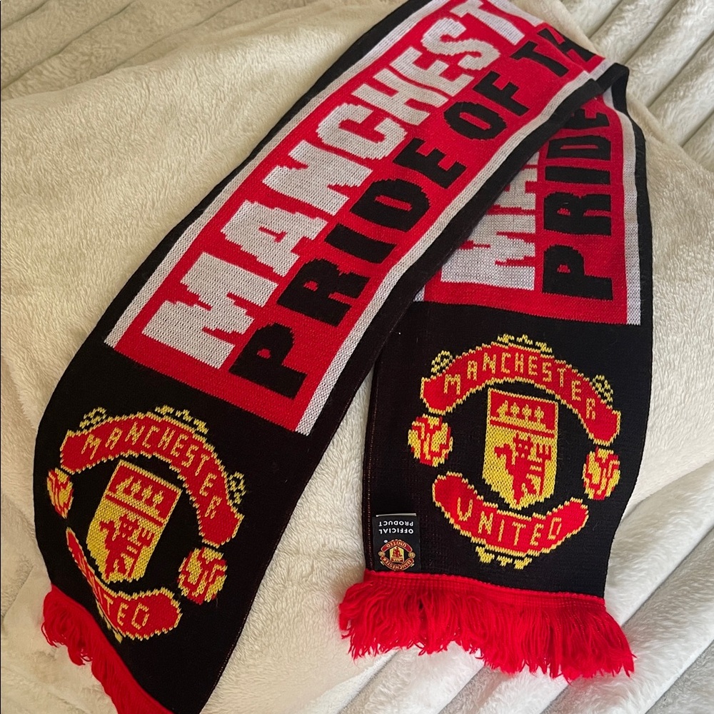 Manchester United Black and Red Scarf NWOT